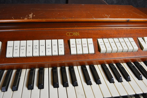Conn Serenade Electronic Organ, Model 622 and Bench