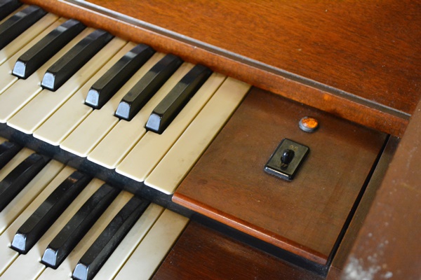 Conn Serenade Electronic Organ, Model 622 and Bench