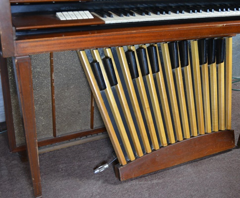 Conn Serenade Electronic Organ, Model 622 and Bench