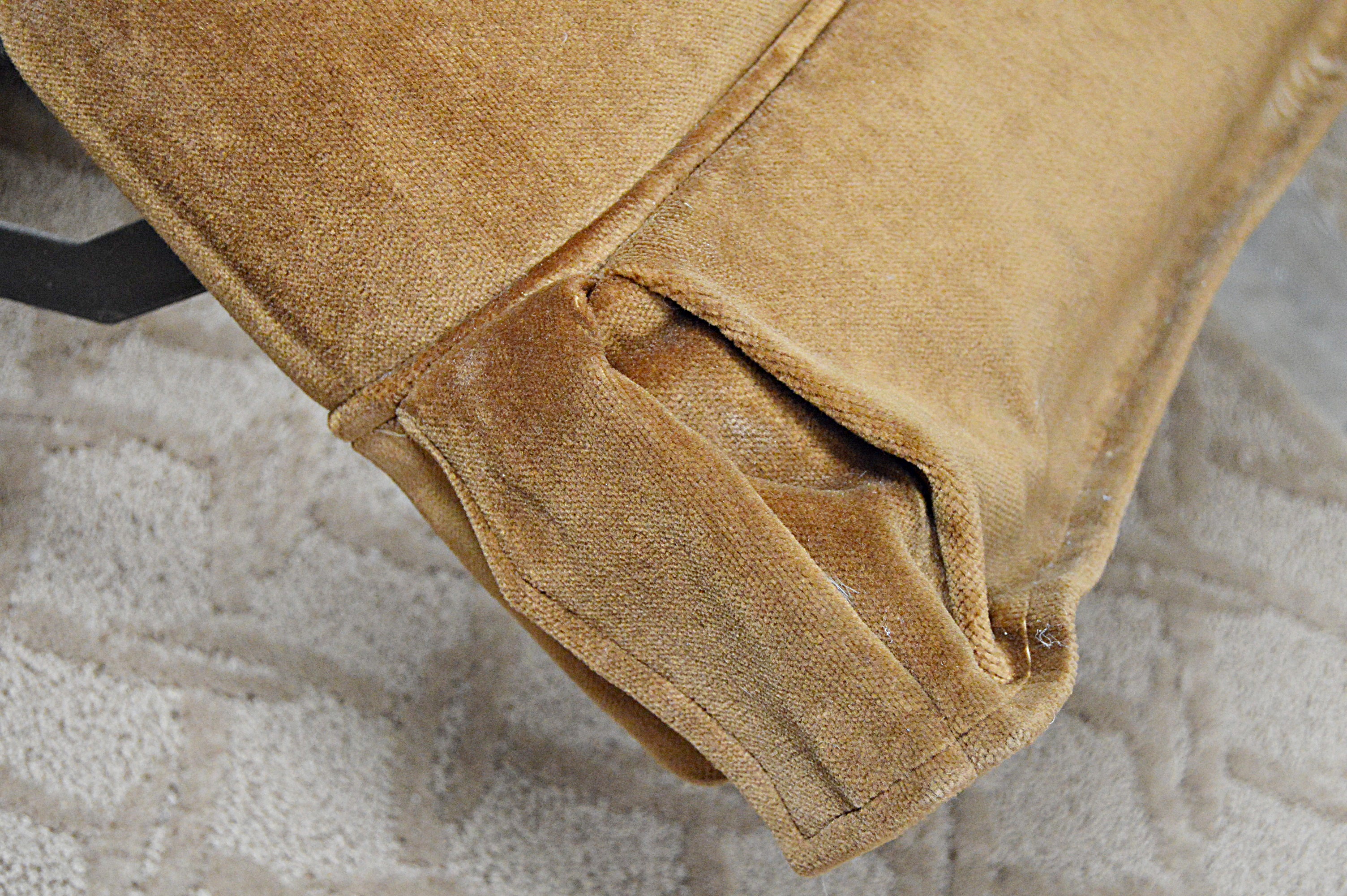 Recliner Chair in Velour Upholstery