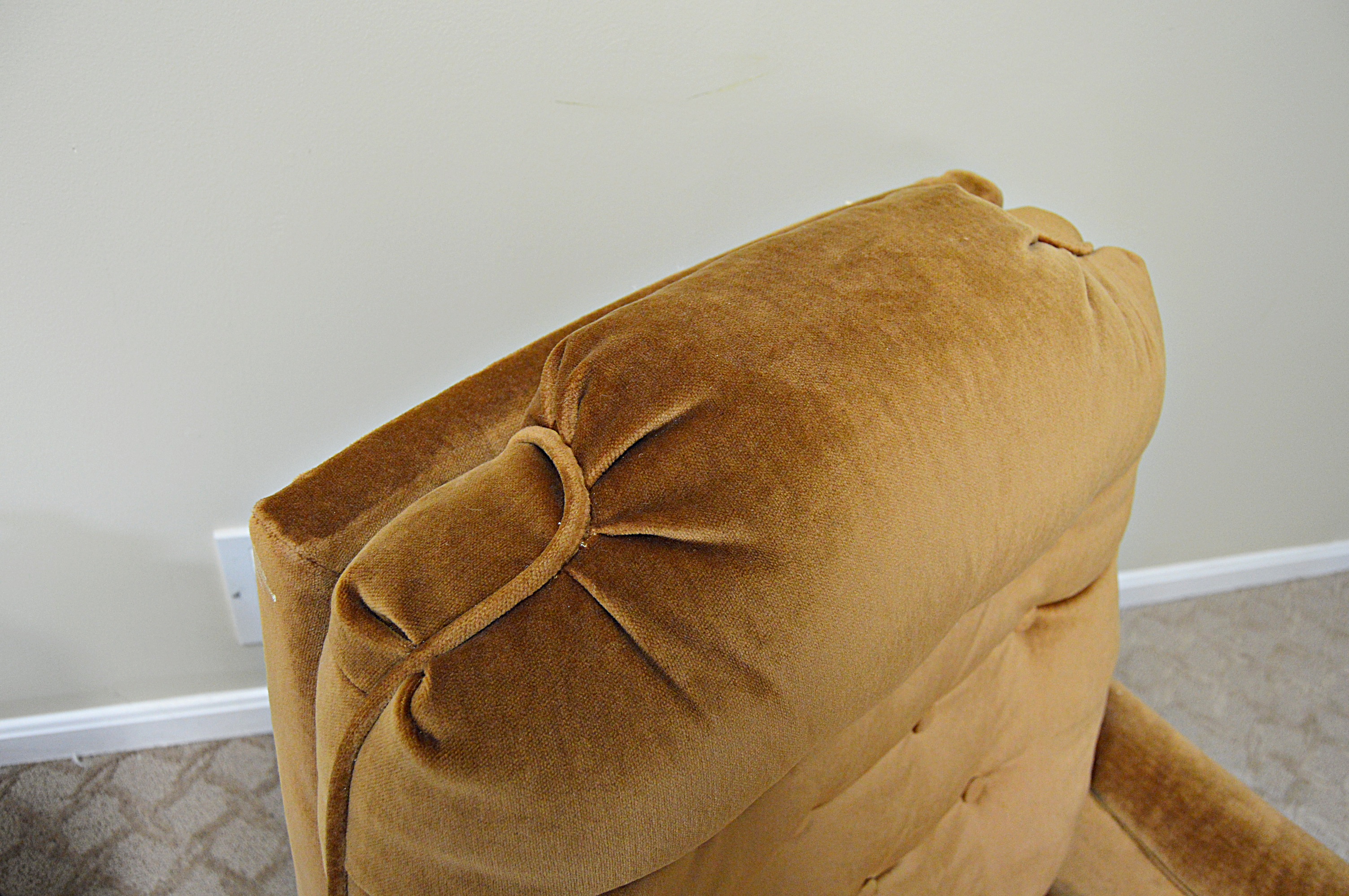 Recliner Chair in Velour Upholstery
