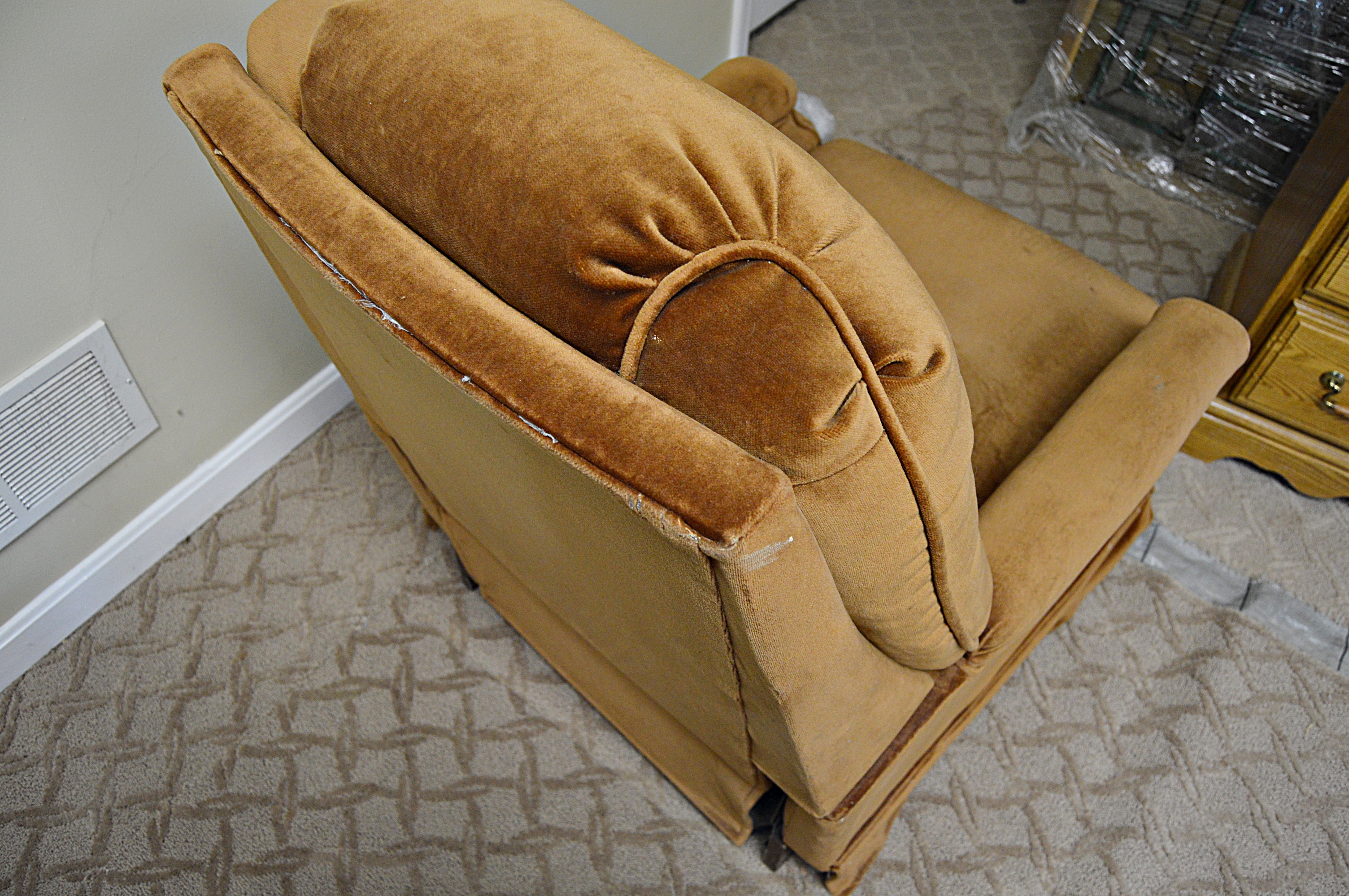 Recliner Chair in Velour Upholstery