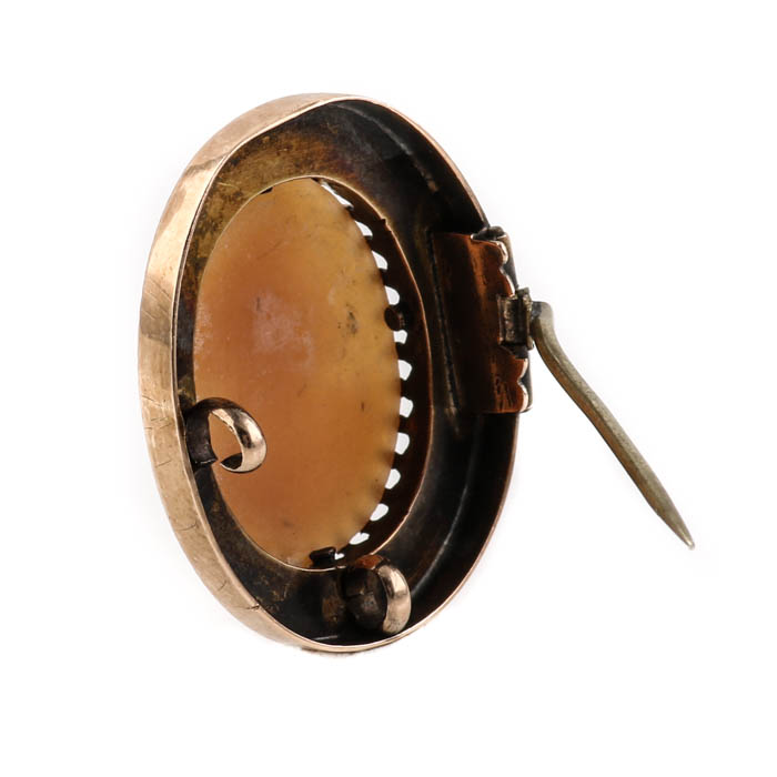 18K Yellow Gold Helmet Shell Cameo Brooch