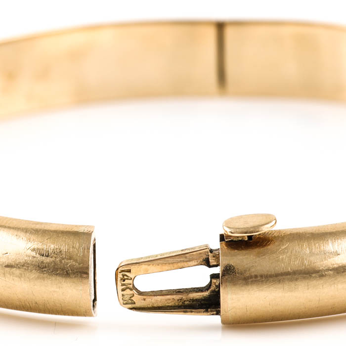 14K Yellow Gold Diamond Hinged Bangle