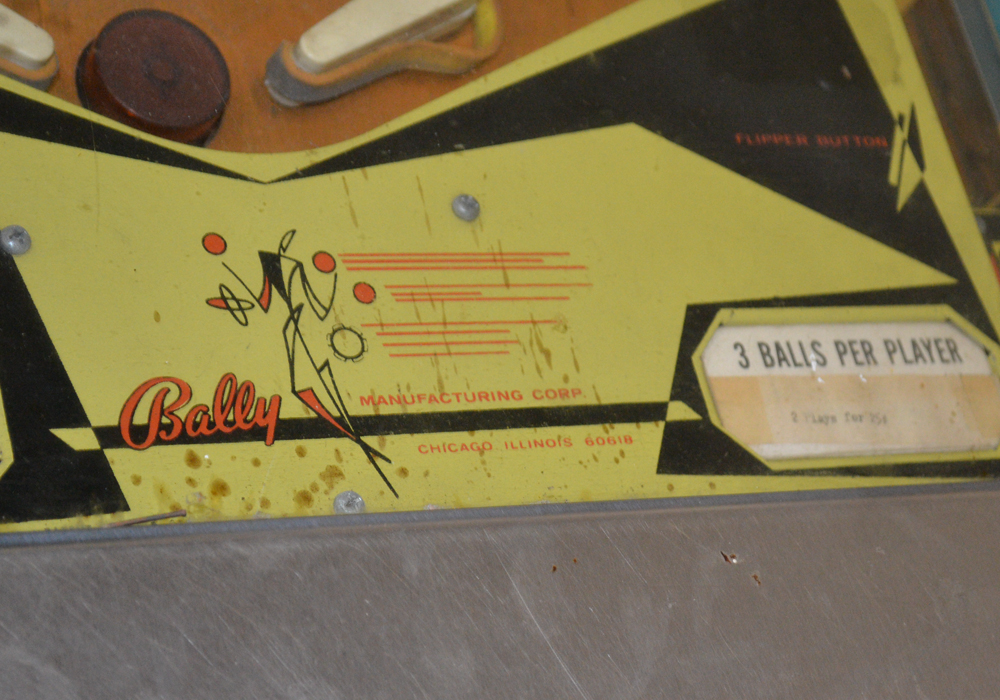 Vintage Bally "Sea Ray" Pinball Machine
