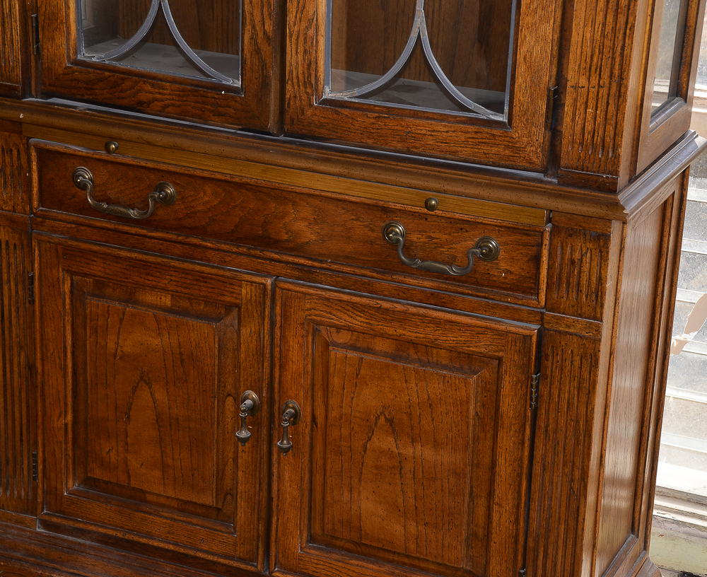 Two-Piece Oak China Cabinet by Hibriten