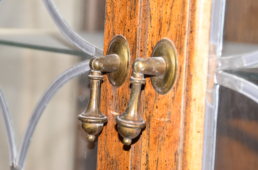 Two-Piece Oak China Cabinet by Hibriten