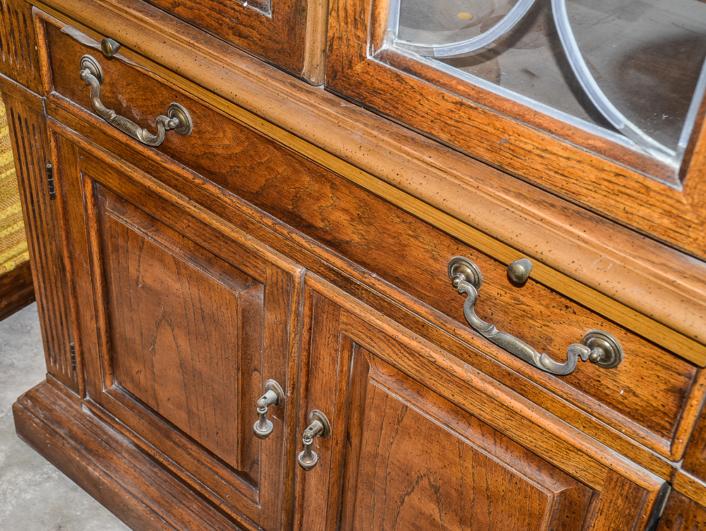 Two-Piece Oak China Cabinet by Hibriten