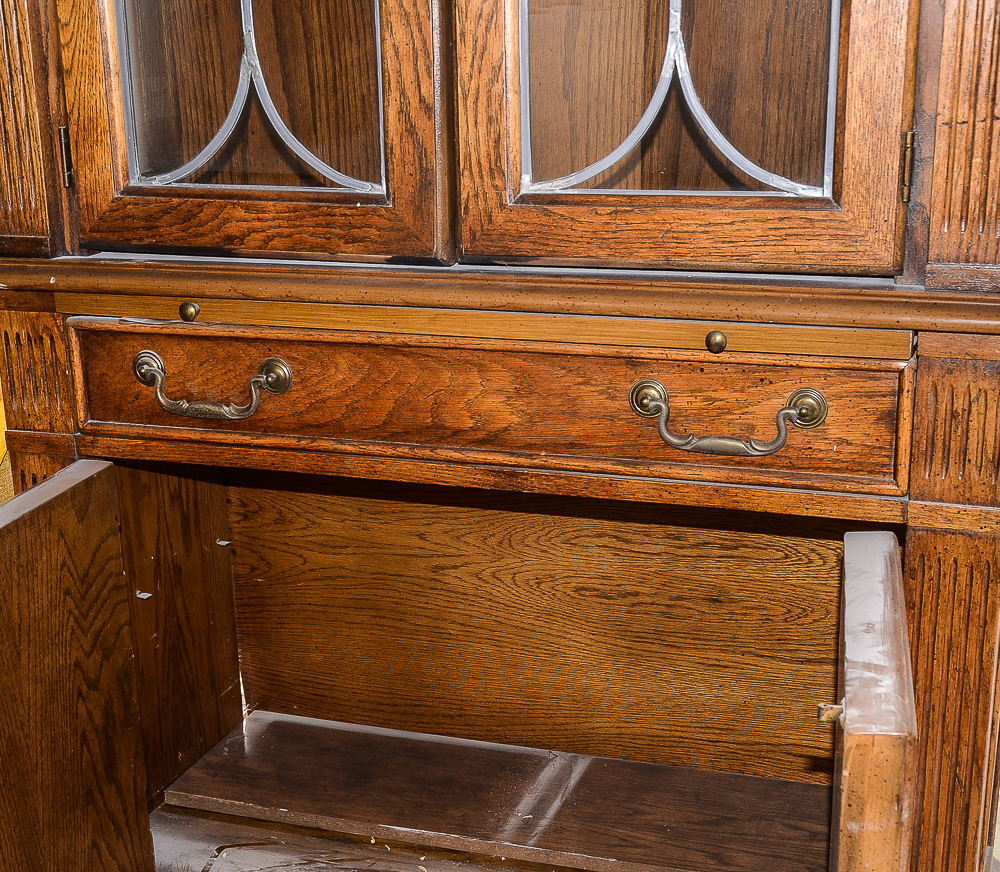 Two-Piece Oak China Cabinet by Hibriten