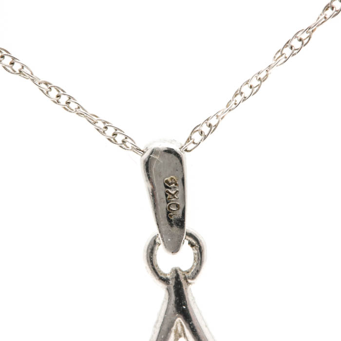 10K White Gold Diamond Pendant Necklace