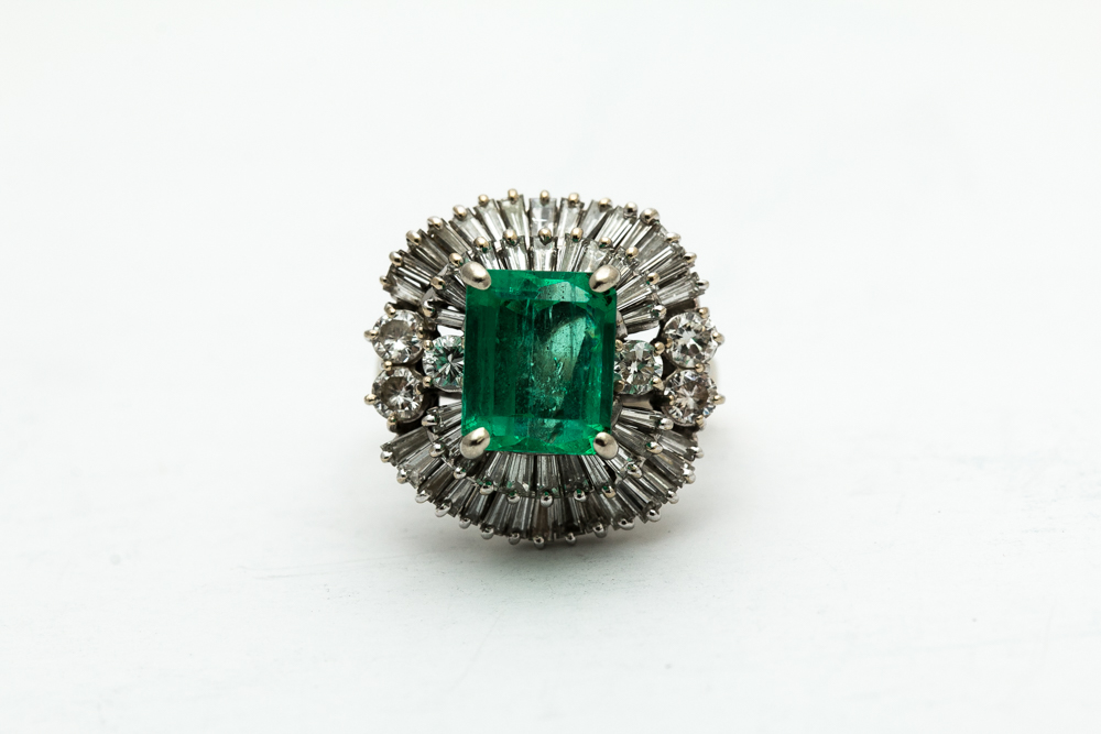 18K White Gold 2.55 Carat Emerald And Diamond Ring