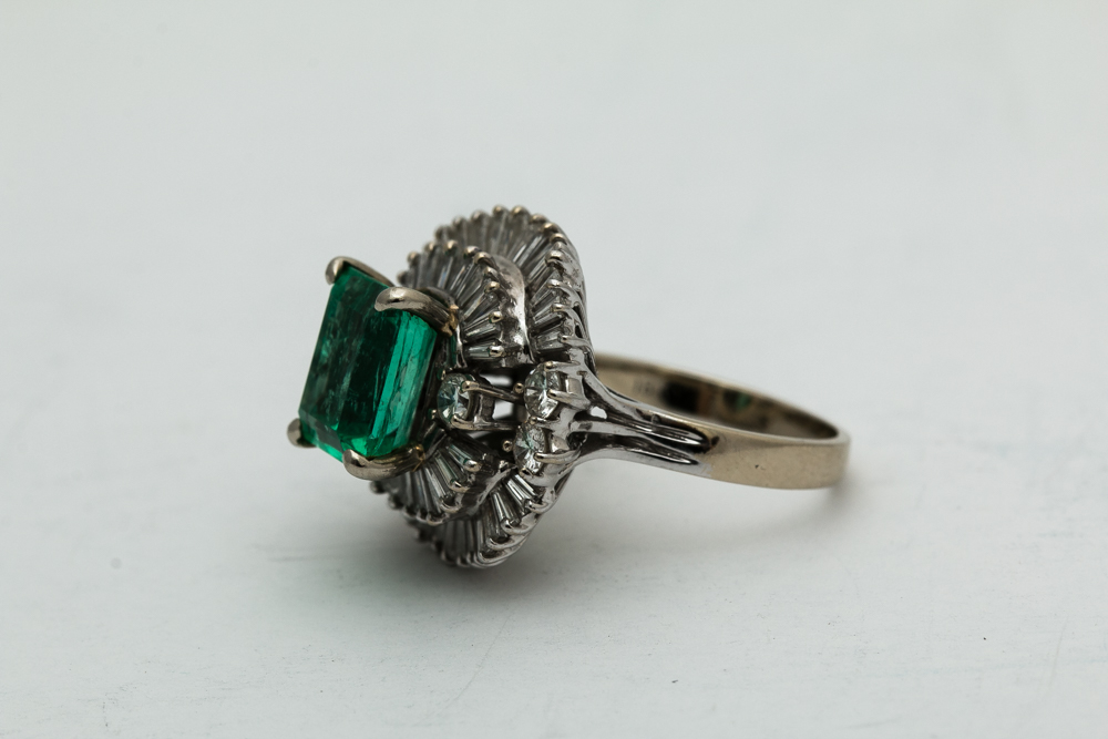 18K White Gold 2.55 Carat Emerald And Diamond Ring