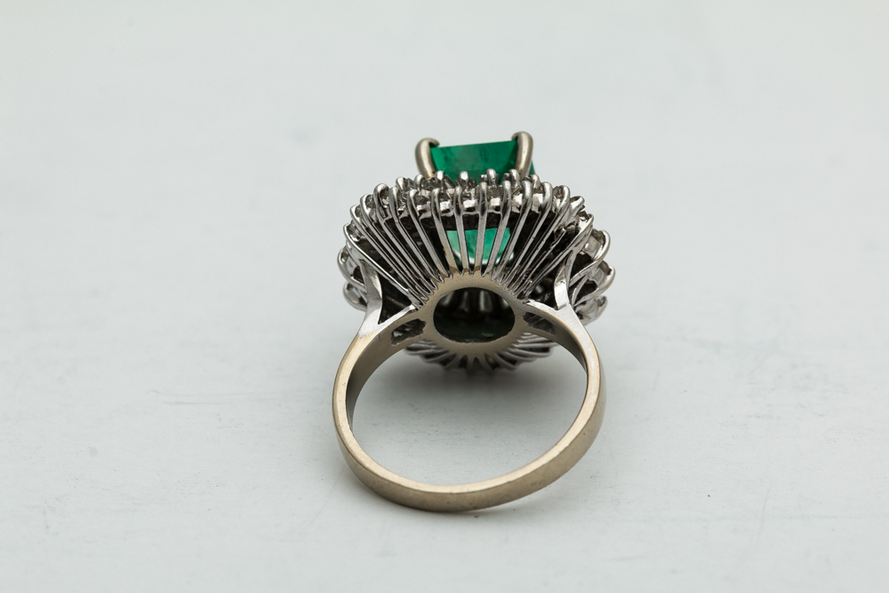 18K White Gold 2.55 Carat Emerald And Diamond Ring