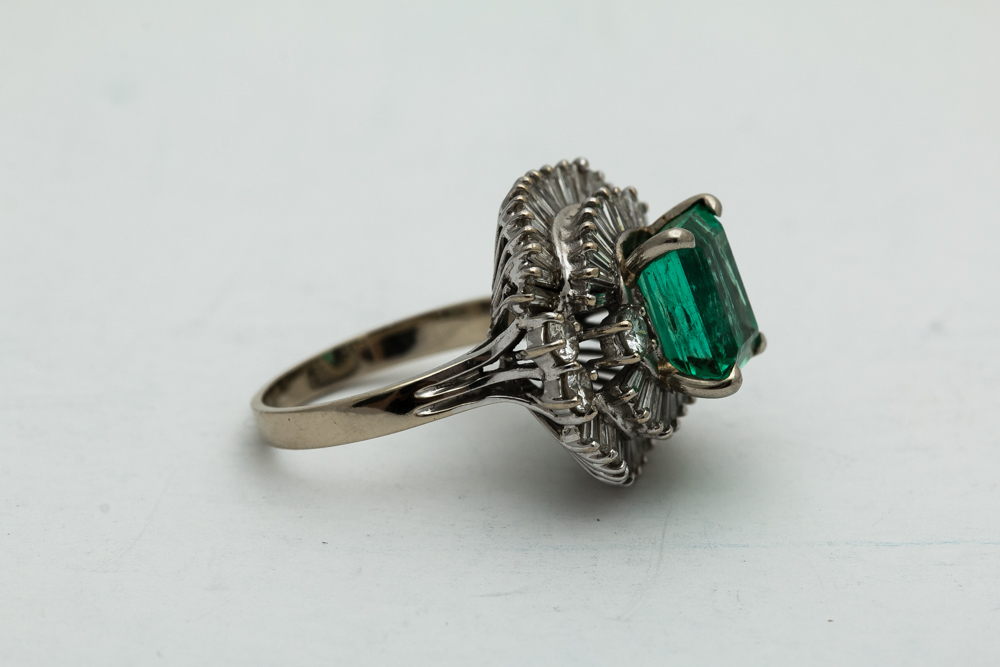 18K White Gold 2.55 Carat Emerald And Diamond Ring