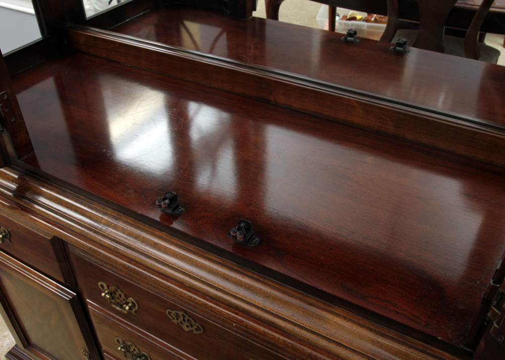 Hepplewhite Style Mahogany Finished China Cabinet by American Drew
