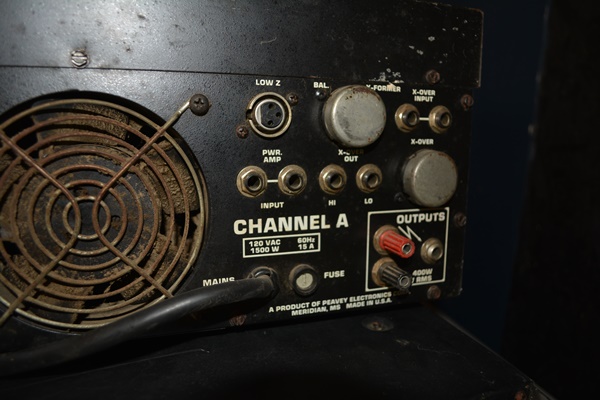 Peavey PV2000 Professional Stereo Power Amplifier and Peavey CS 800