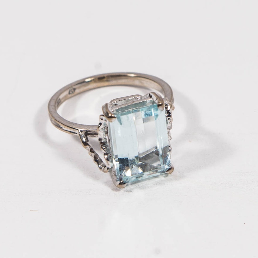 18K White Gold 3.58 Carat Aquamarine Ring