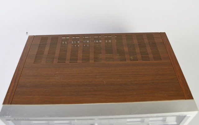 Sanyo AM/FM Stereo Receiver, Model 2050