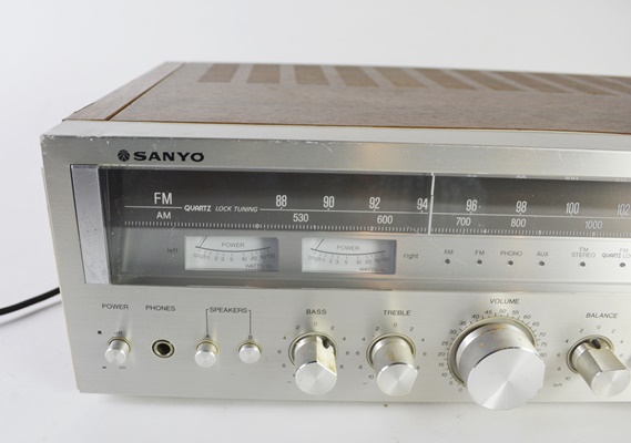 Sanyo AM/FM Stereo Receiver, Model 2050