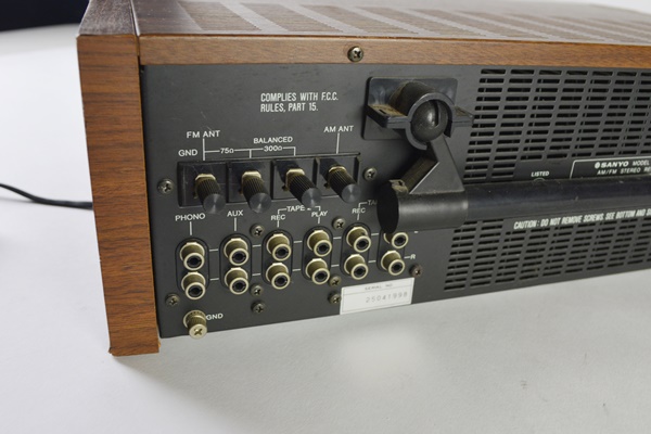 Sanyo AM/FM Stereo Receiver, Model 2050
