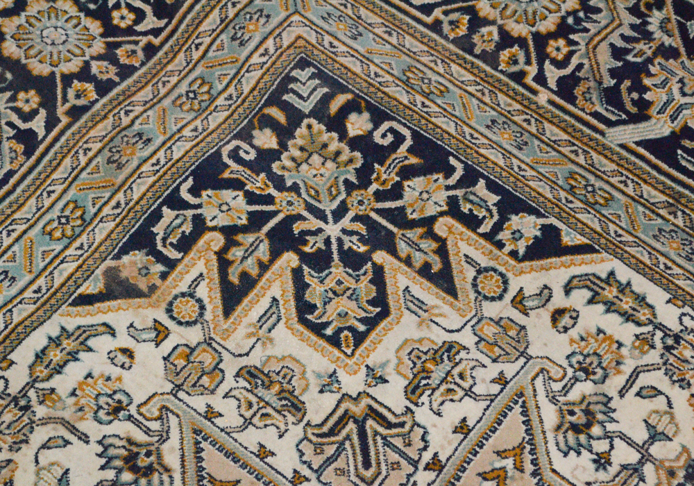 Power-Loomed Persian Style Wool Area Rug