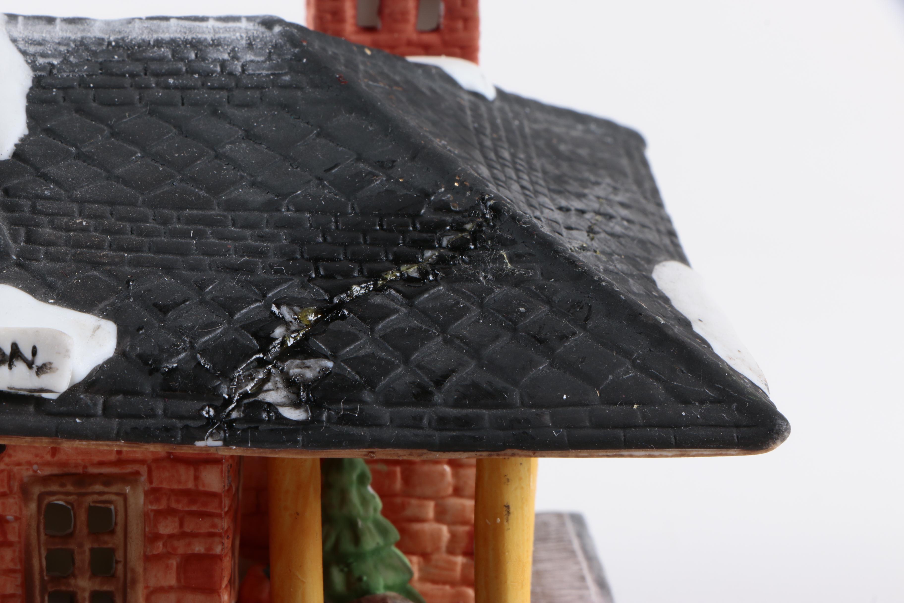 Department 56 "Chadbury Station & Train" Dickens' Village Decor