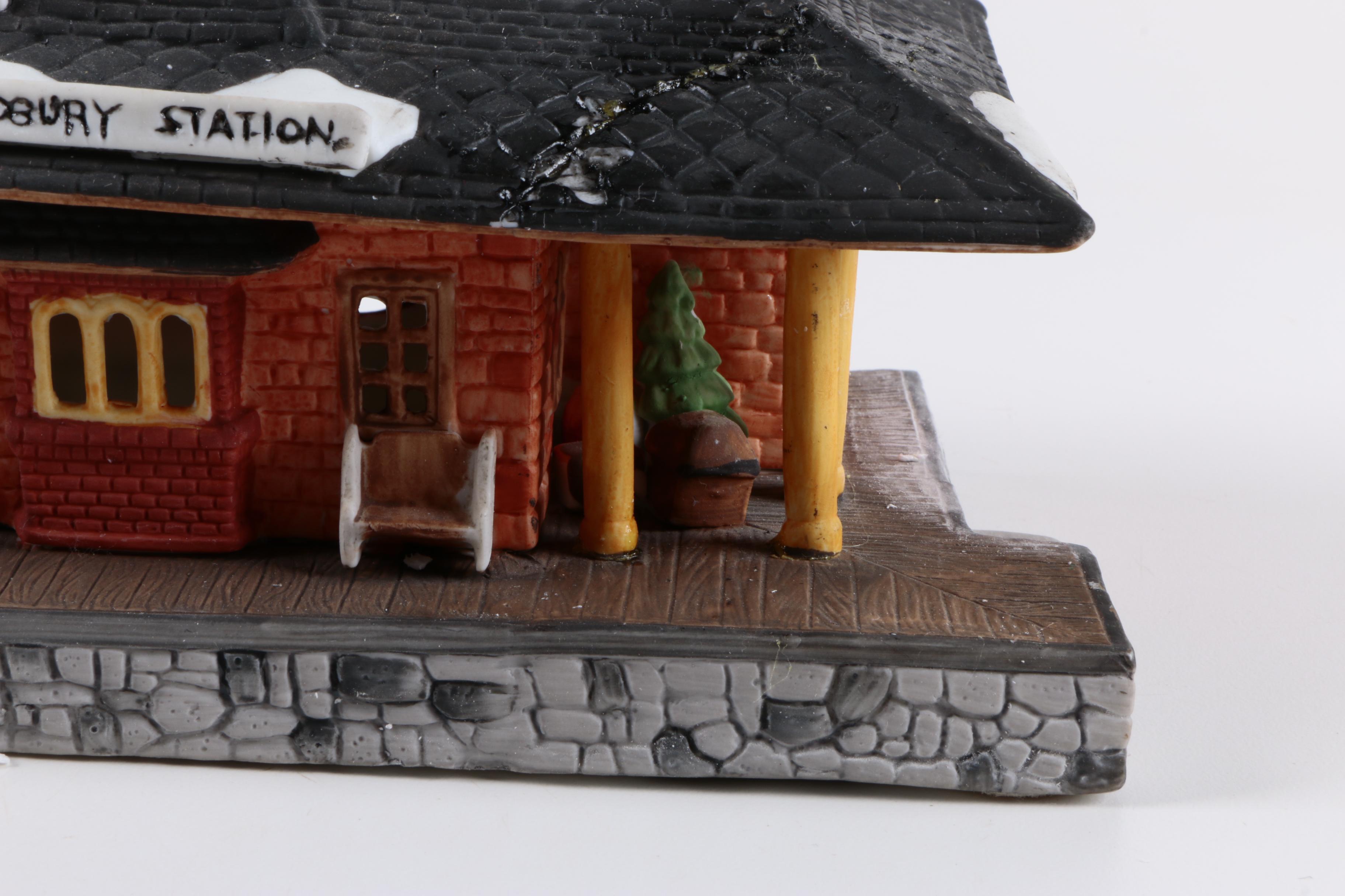 Department 56 "Chadbury Station & Train" Dickens' Village Decor