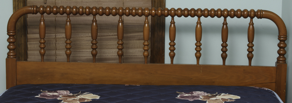 Queen Sized Spool Bed