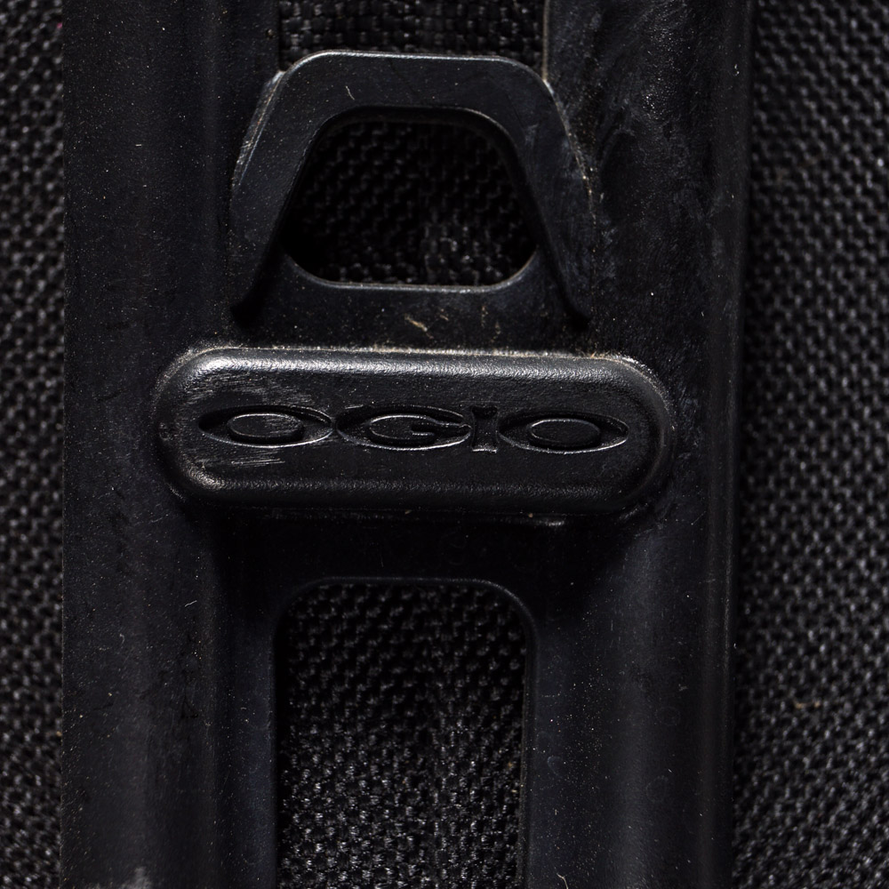 Ogio "Ionik Performance" Golf Bag with Callaway Clubs