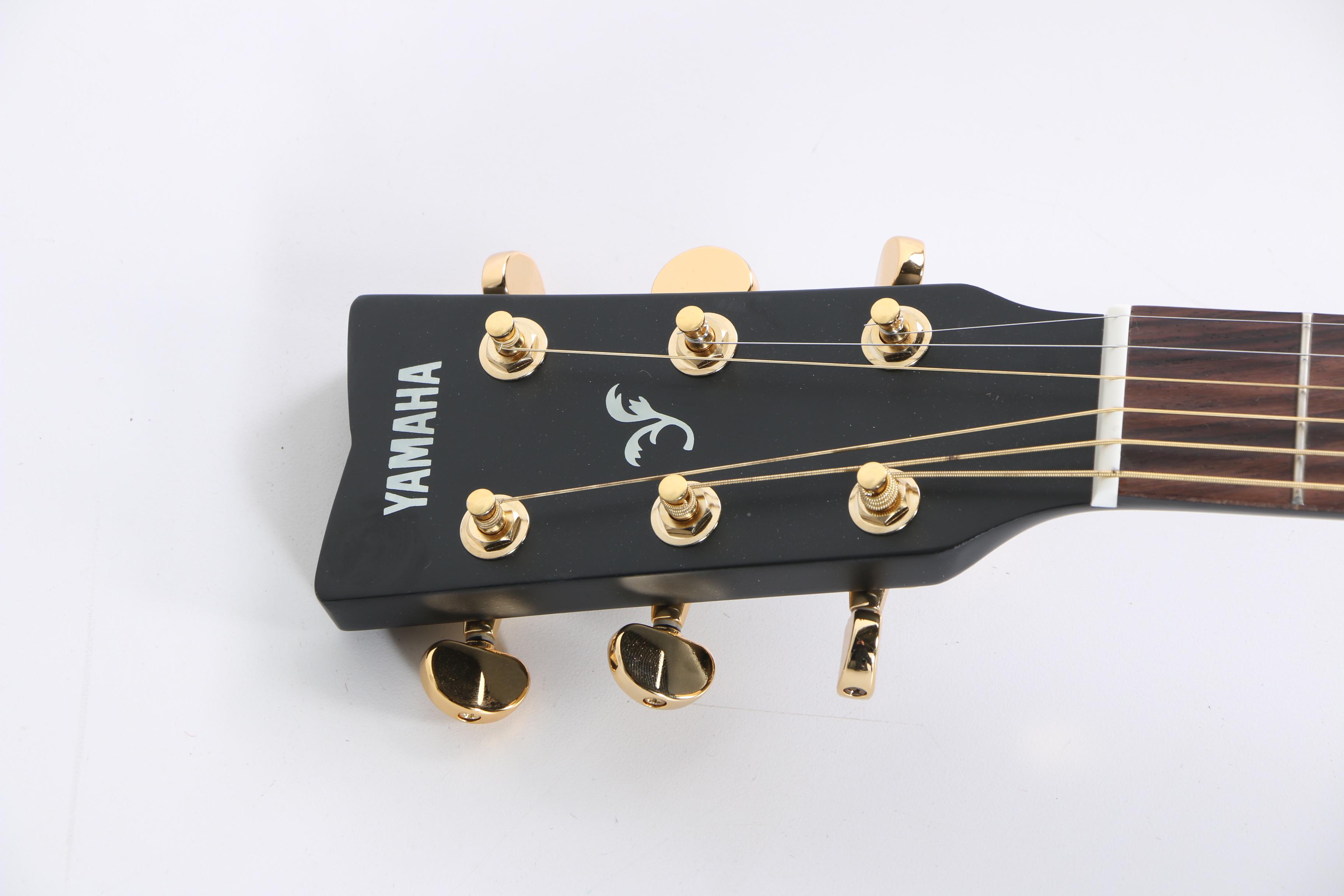 Yamaha F335 Dreadnought-Style Acoustic Guitar with Hardshell Case