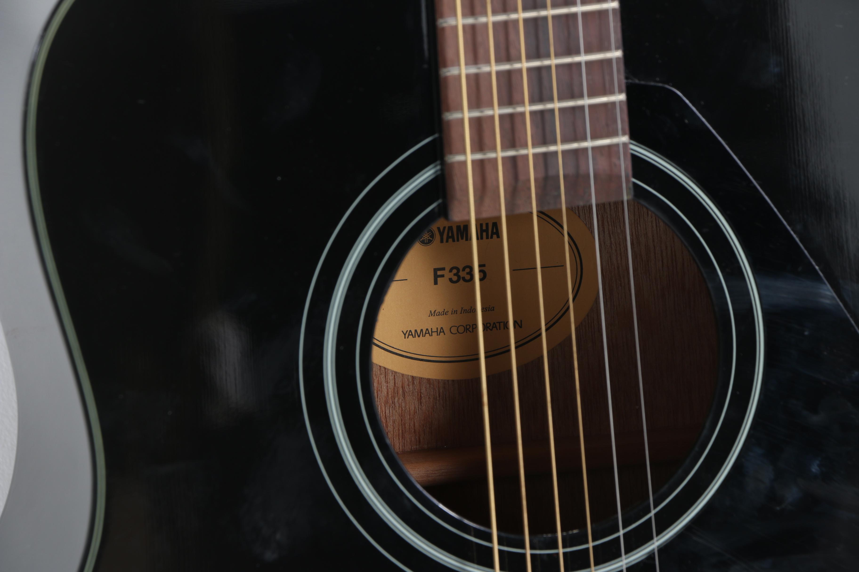 Yamaha F335 Dreadnought-Style Acoustic Guitar with Hardshell Case