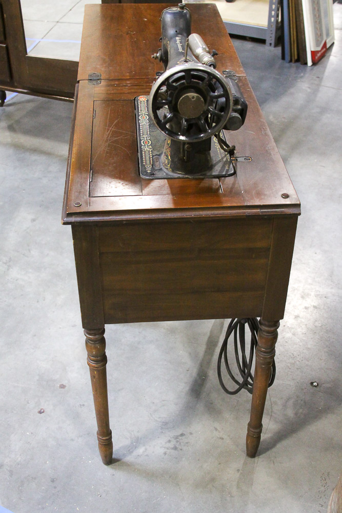 Vintage Singer Sewing Machine and Worktable