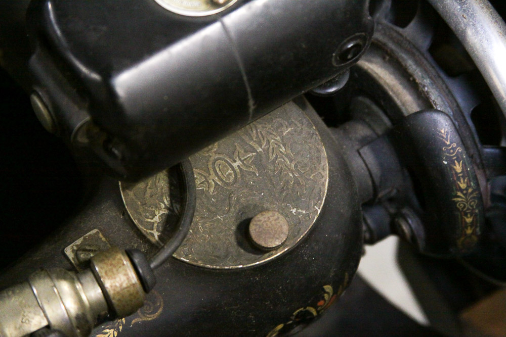 Vintage Singer Sewing Machine and Worktable