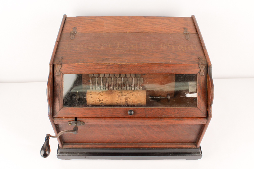 Antique Tiger Oak Concert Roller Organ With Cobs