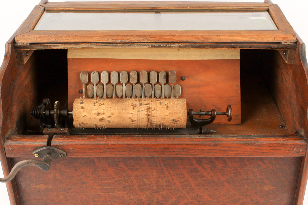 Antique Tiger Oak Concert Roller Organ With Cobs