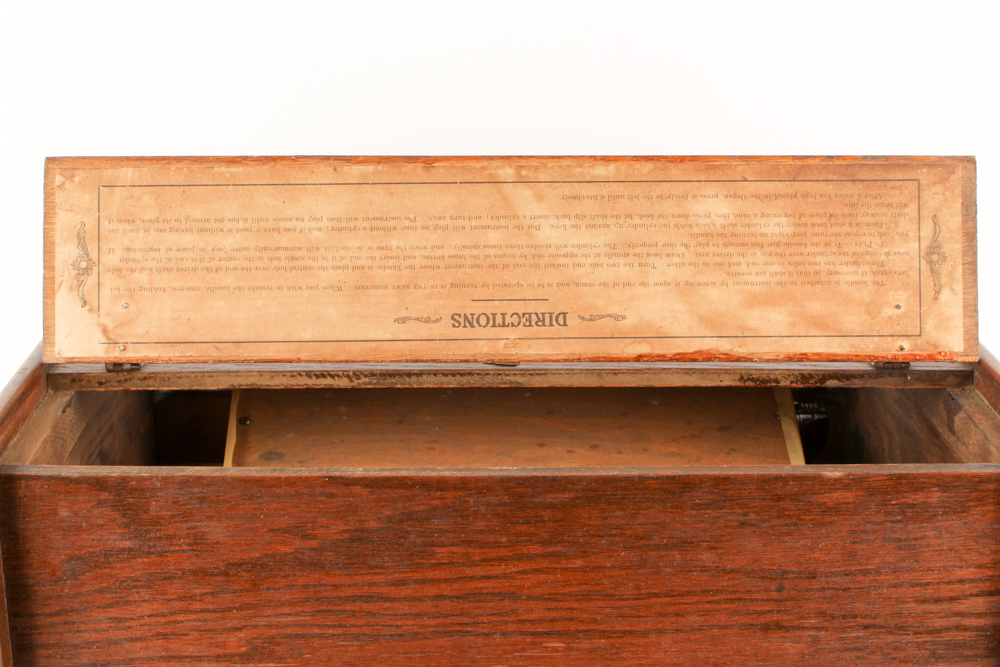 Antique Tiger Oak Concert Roller Organ With Cobs