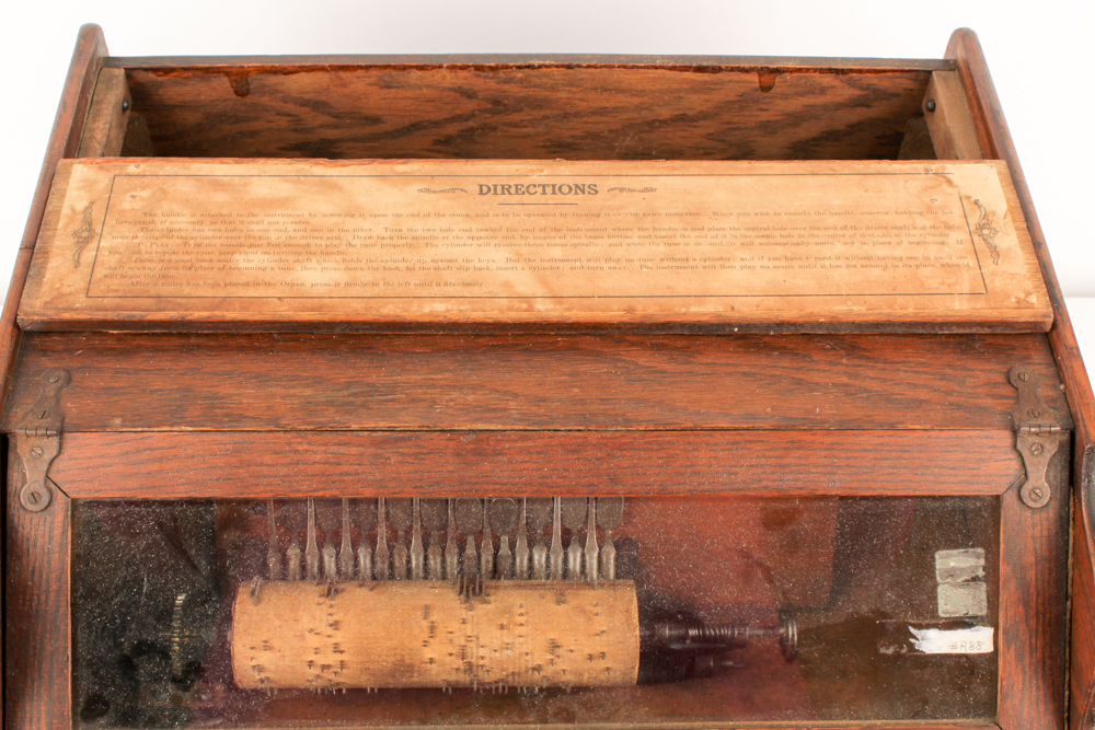 Antique Tiger Oak Concert Roller Organ With Cobs