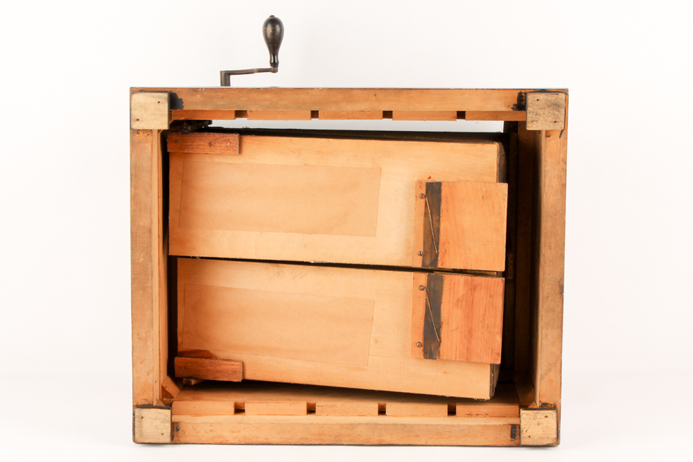 Antique Tiger Oak Concert Roller Organ With Cobs