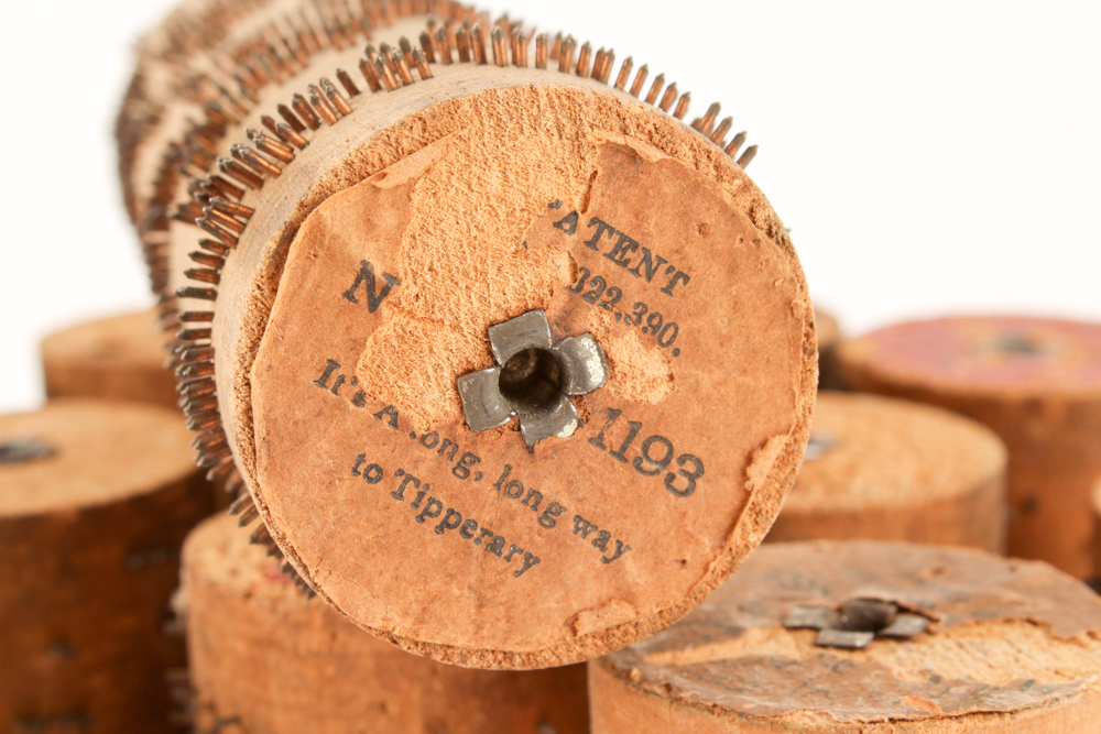 Antique Tiger Oak Concert Roller Organ With Cobs