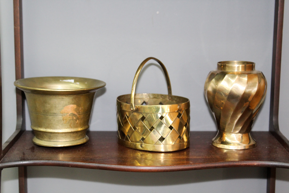 Georgian Style Wall Shelf with Brass Décor