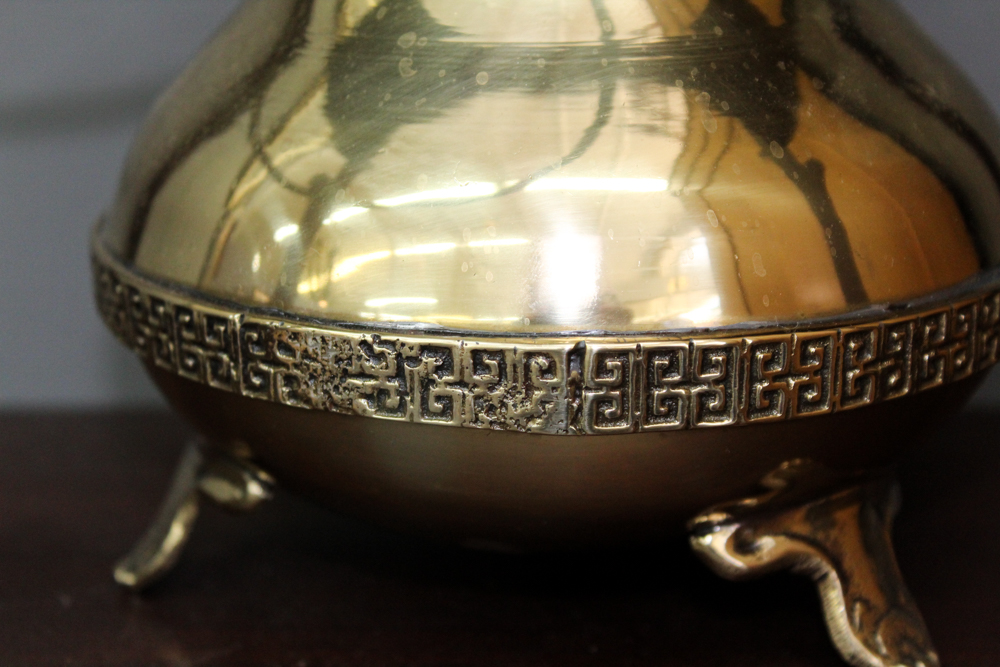 Georgian Style Wall Shelf with Brass Décor