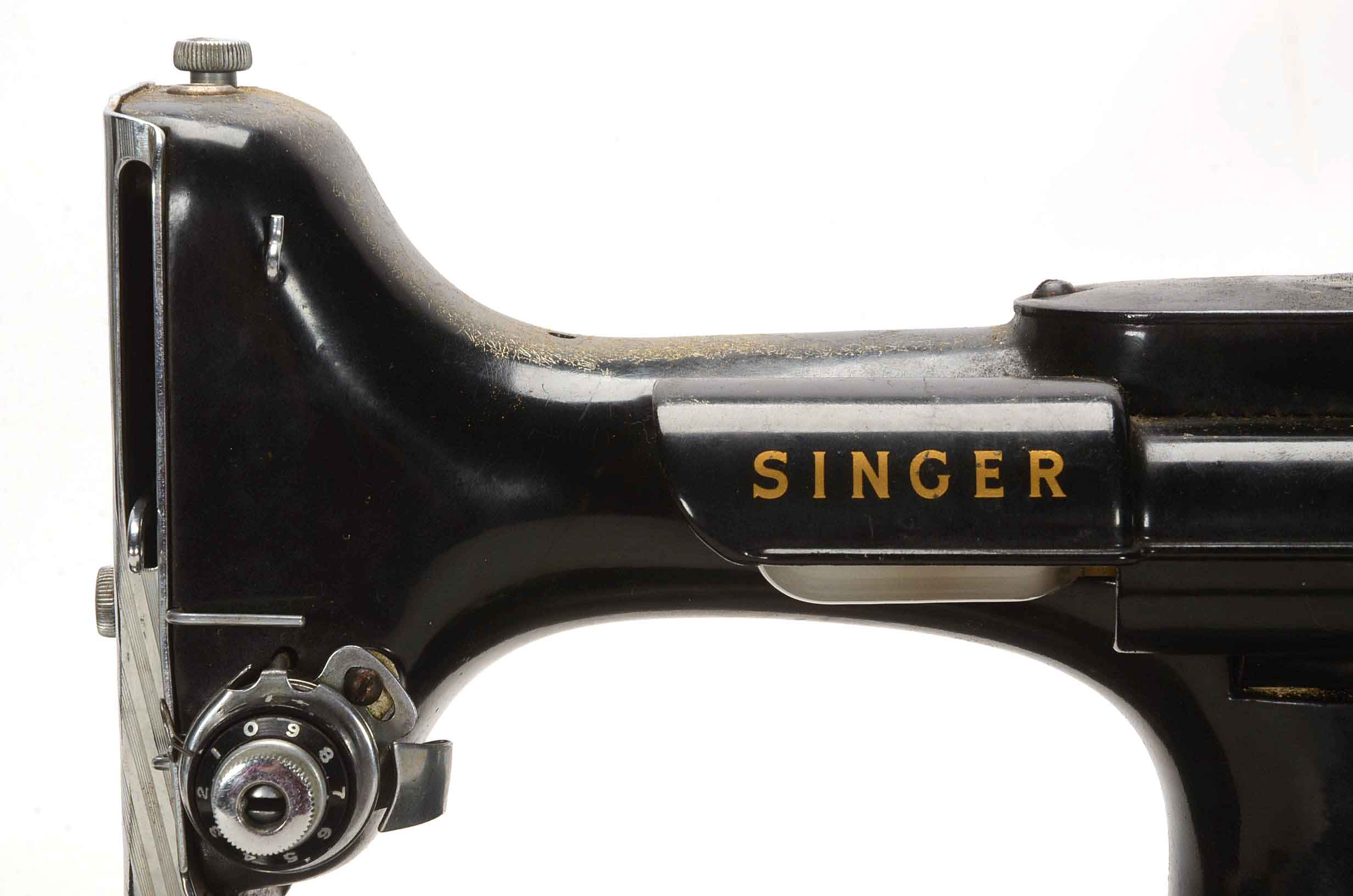 Vintage Singer Sewing Machine with Case