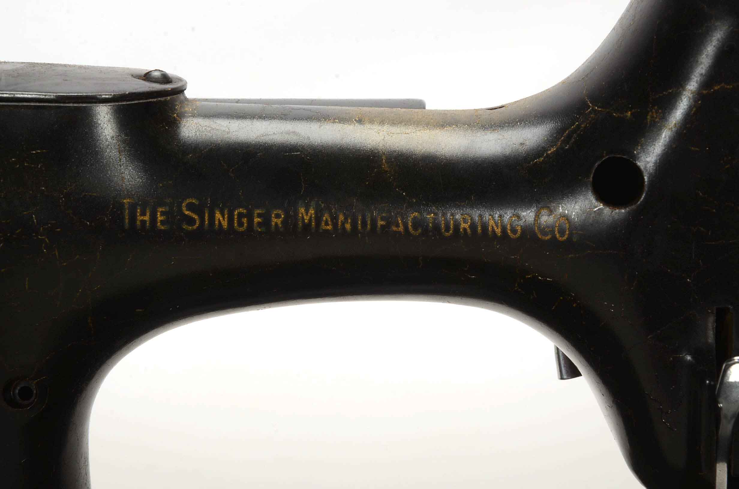 Vintage Singer Sewing Machine with Case