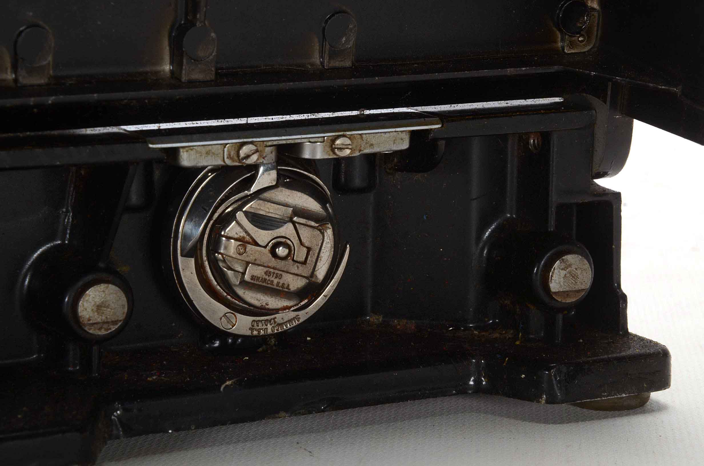 Vintage Singer Sewing Machine with Case