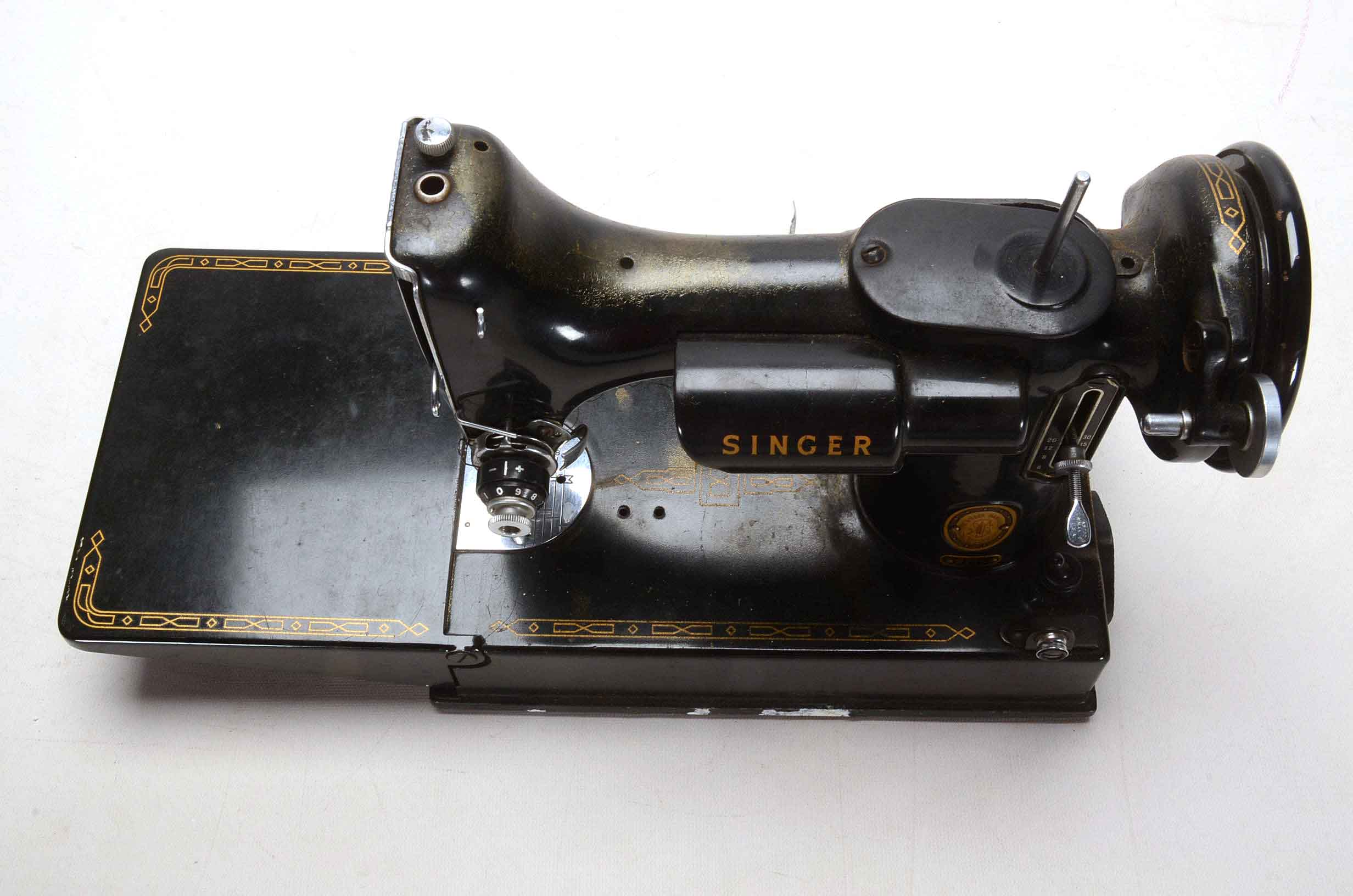 Vintage Singer Sewing Machine with Case