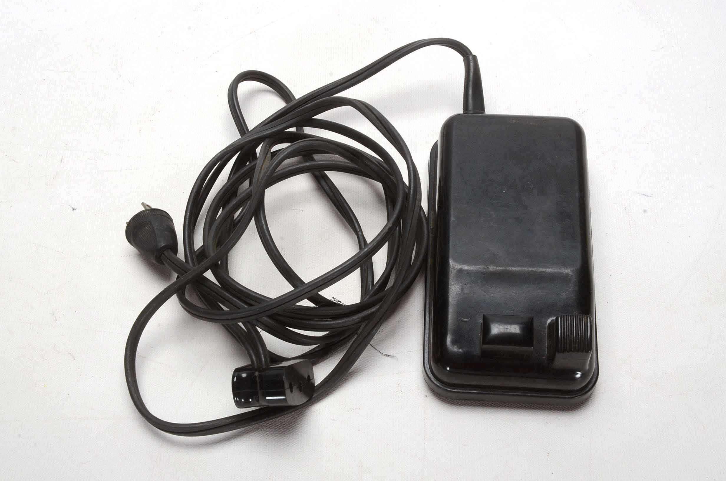 Vintage Singer Sewing Machine with Case