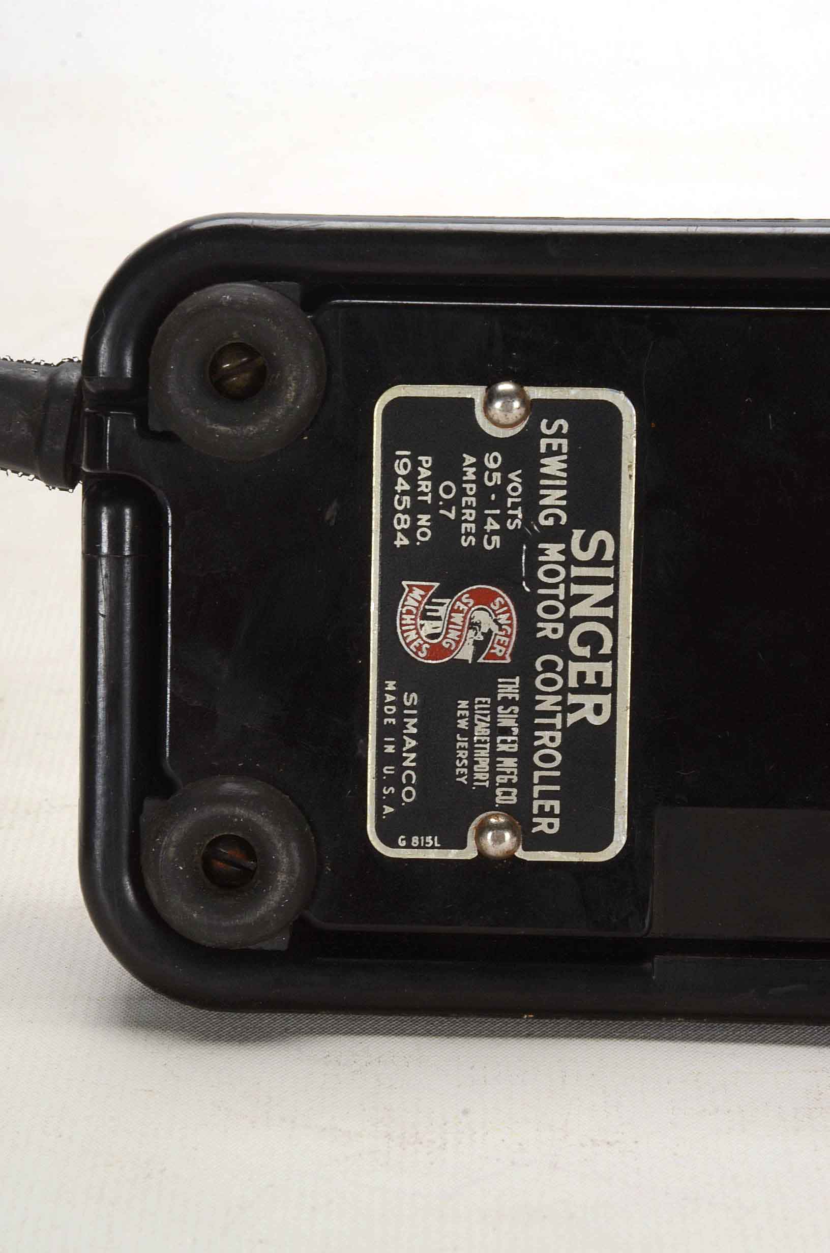 Vintage Singer Sewing Machine with Case