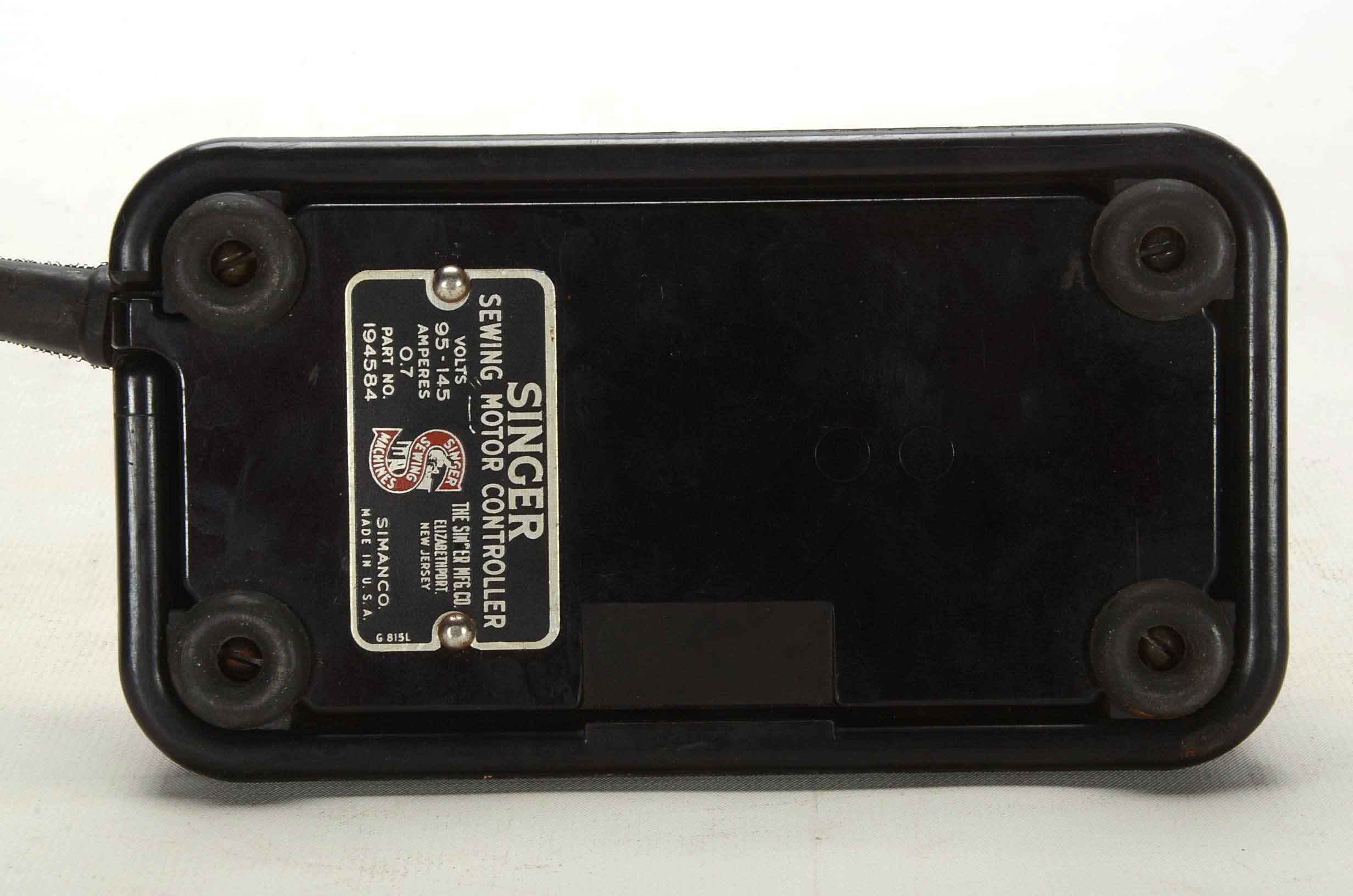 Vintage Singer Sewing Machine with Case