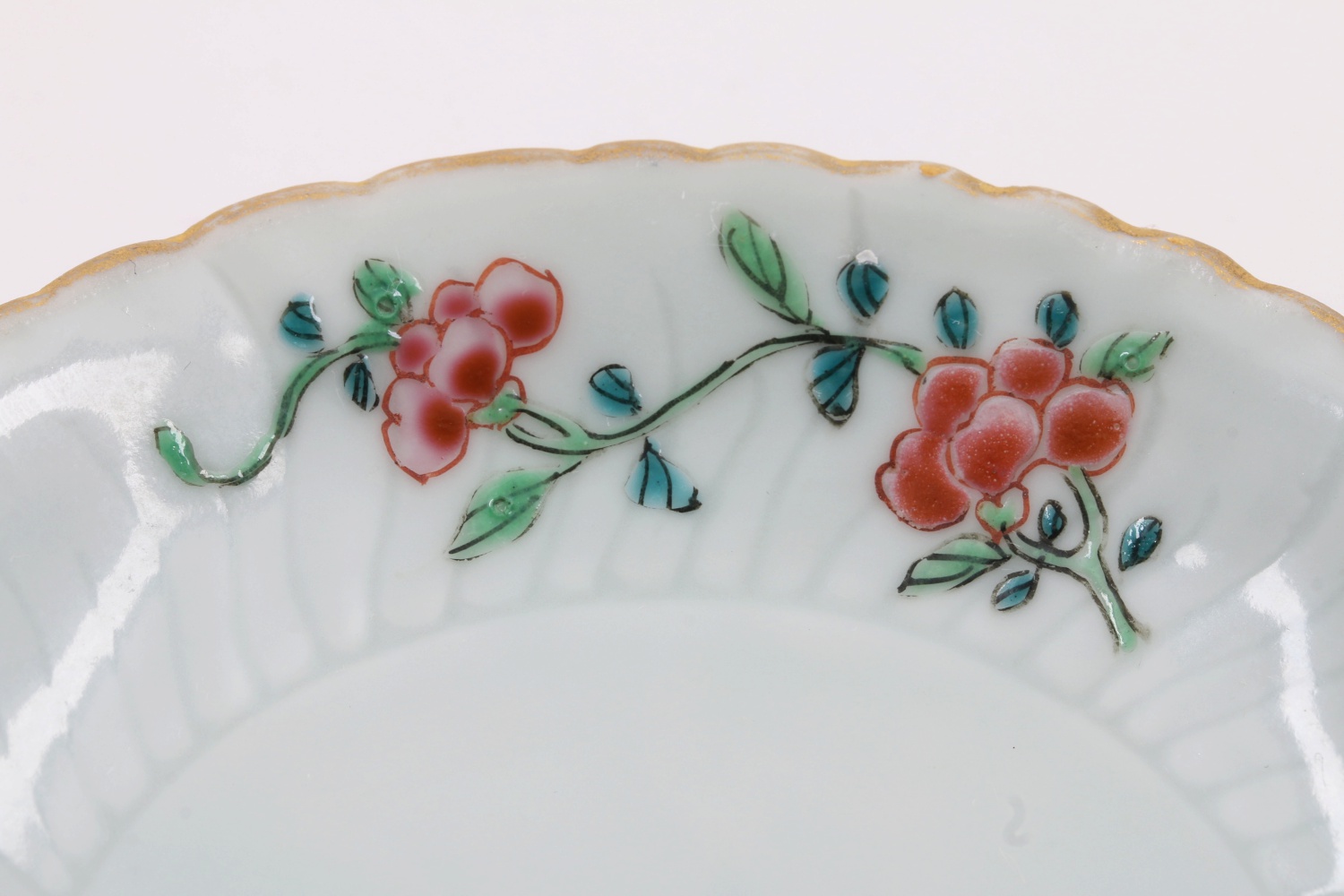 Chinese Export Porcelain Saucer with Floral Stem Base