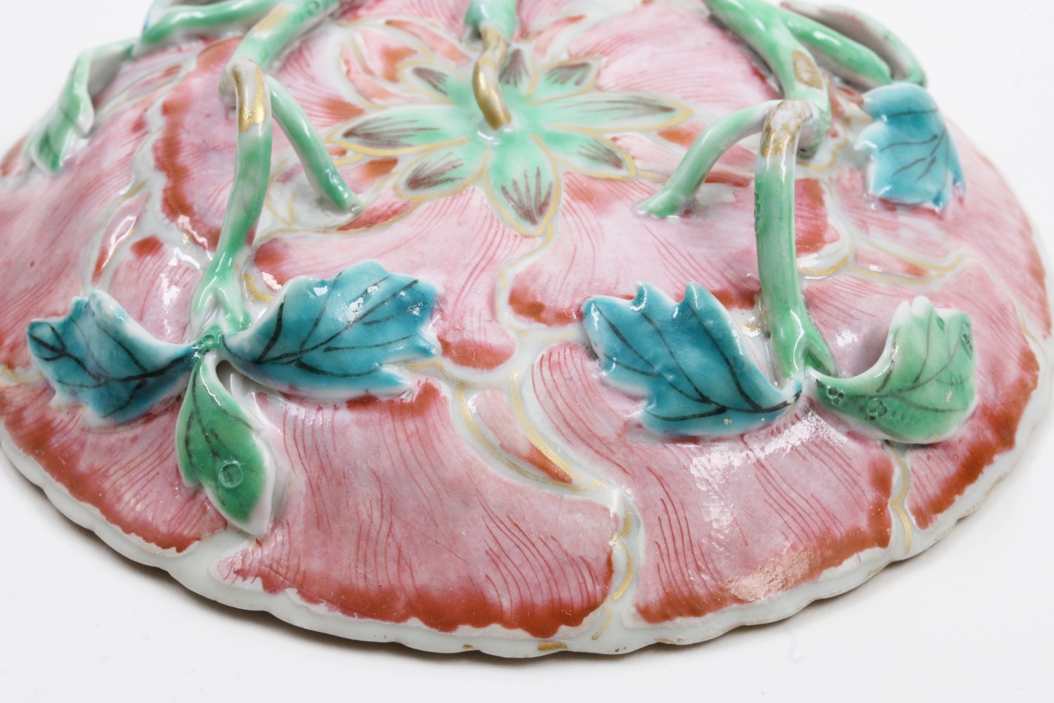 Chinese Export Porcelain Saucer with Floral Stem Base